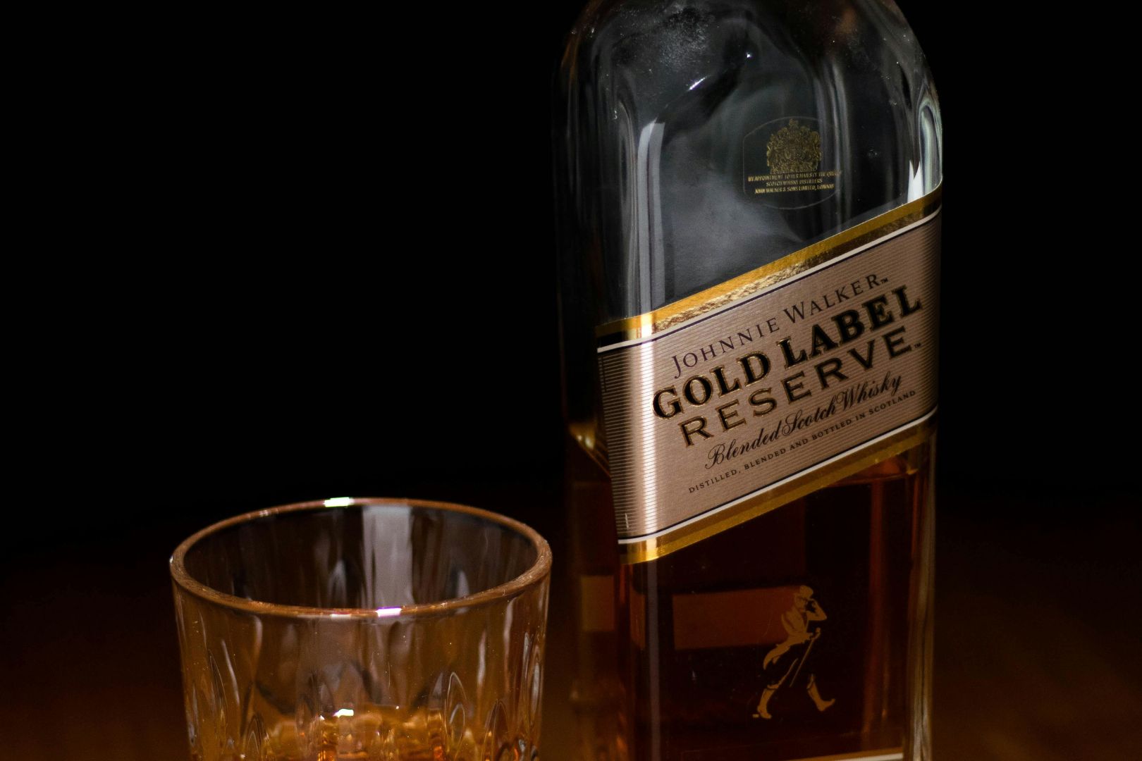 dicas para apreciar melhor seu Johnnie Walker junto de uma assinatura de vinhos