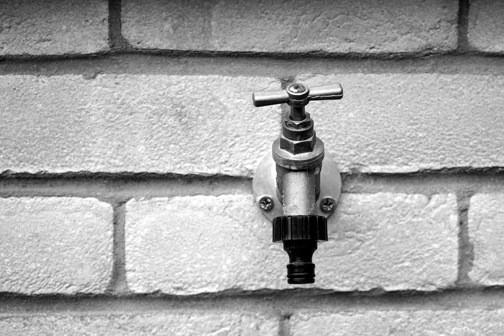 Como fazer manutencao no encanamento do quintal 1