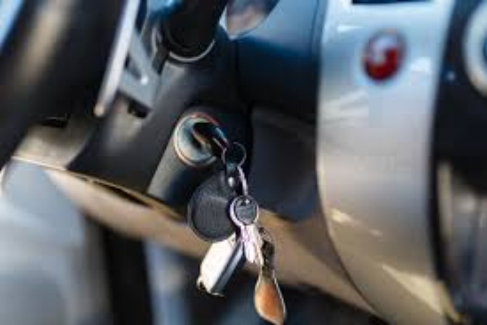 o que fazer com chave travada na ignicao